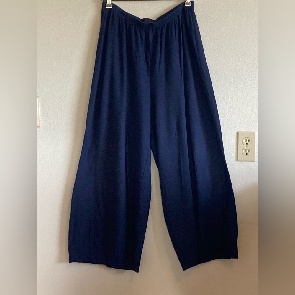 Cut Loose navy Darted Crop Pant